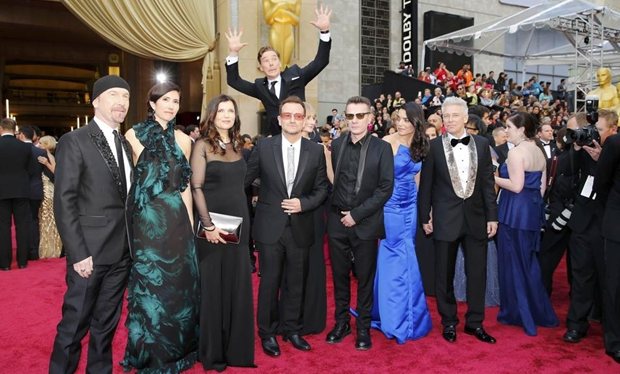 Oscars_2014__Benedict_Cumberbatch_and_the_best_photobomb_of_all_time