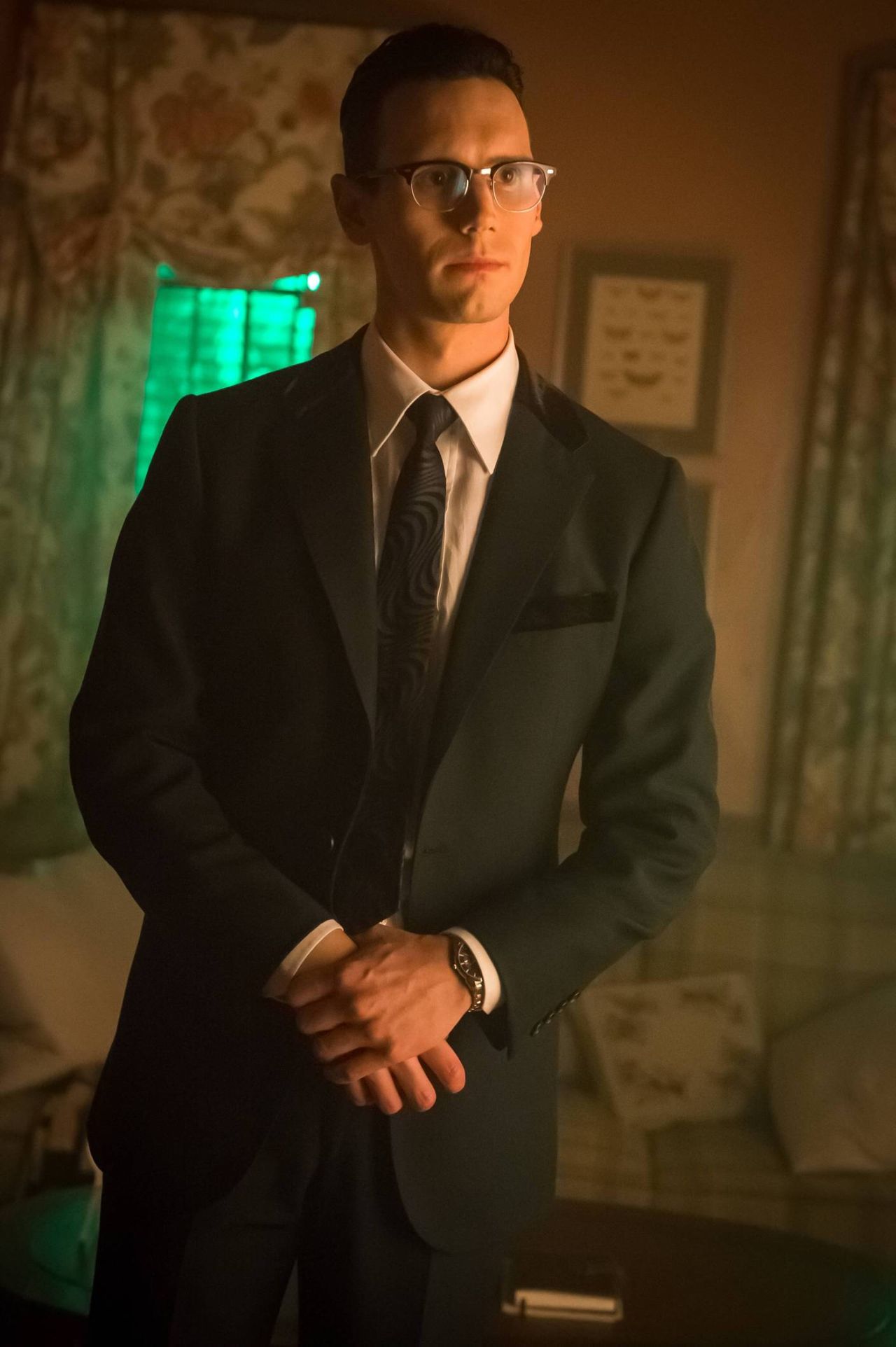 GOTHAM: Cory Michael Smith in the ÒMad City: Red QueenÓ episode of GOTHAM airing ÒMad City: Blood RushÓ episode of GOTHAM airing Monday, Nov. 7 (8:00-9:01 PM ET/PT) on FOX. Cr: Nicole Rivelli/FOX.
