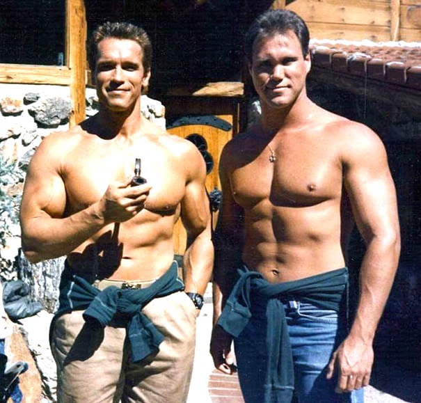 Arnold Schwarzenegger y su doble Peter Kent en Commando
