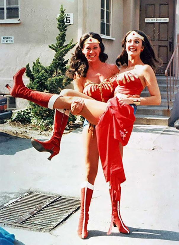 Linda Carter y su doble Jeannie Epper en Wonder Woman