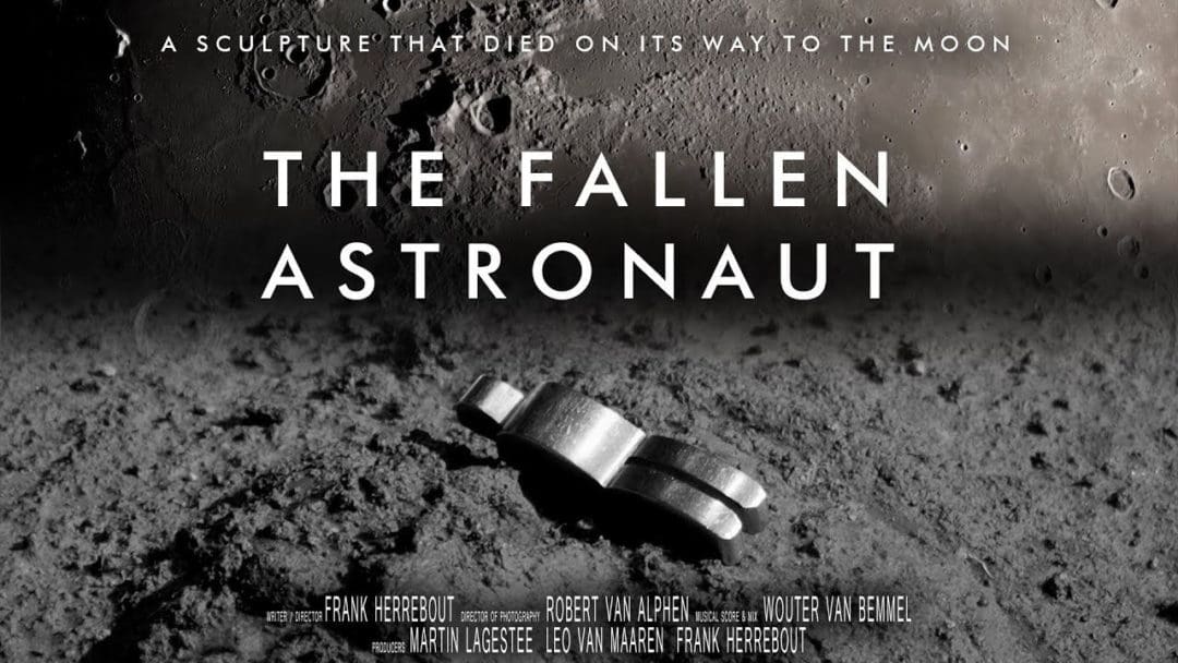 The fallen astronaut portada