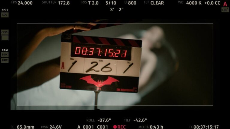 Primeros vistazos al Batmóvil y la policía de Gotham en el rodaje de 'The Batman Part II' portada