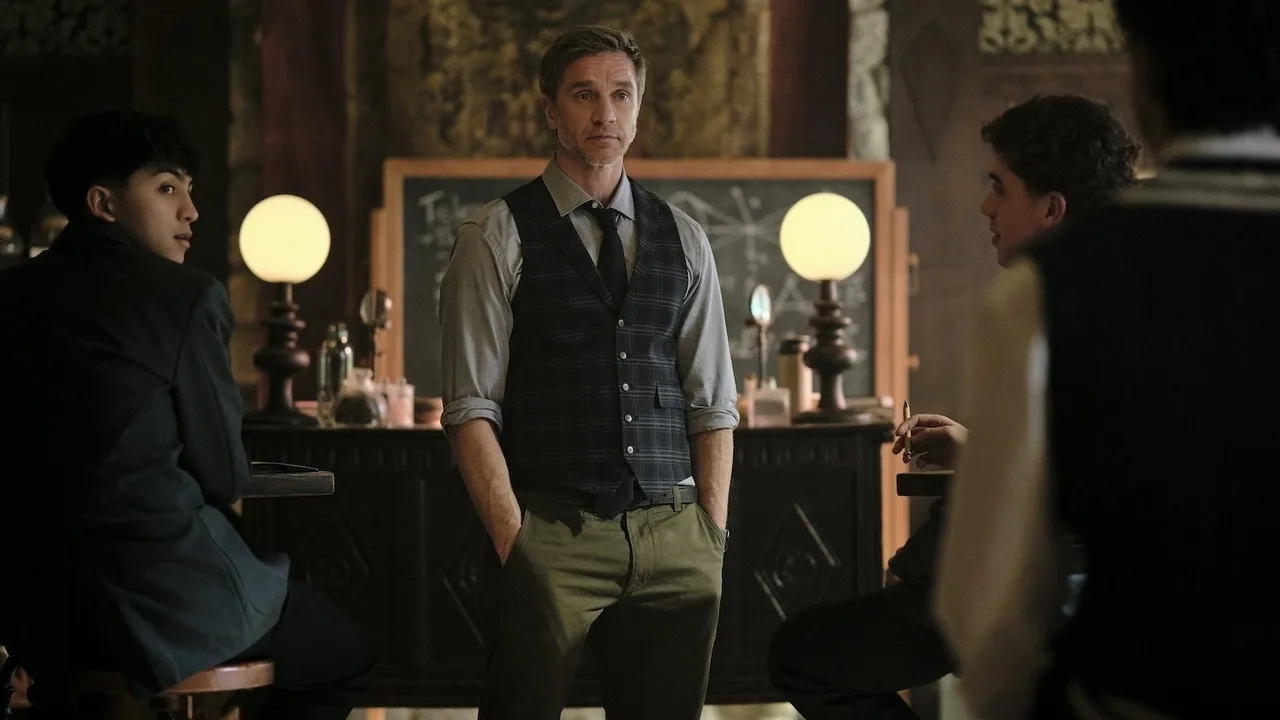 La serie de brujas sobrenaturales de Devon Sawa, 'Coven Academy', lanza un nuevo tráiler - interior