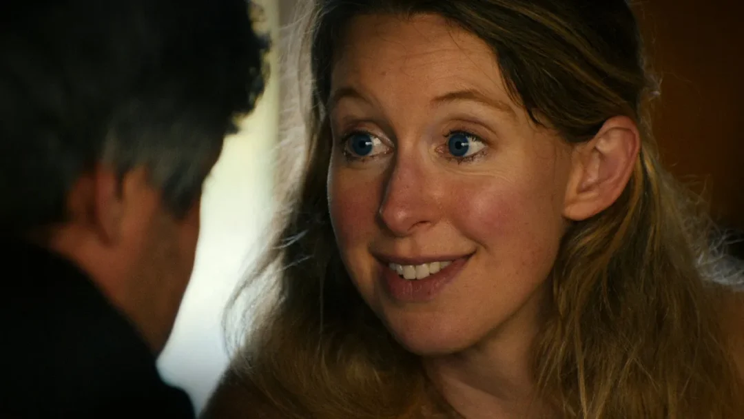 Tráiler de 'You Can See Everything': Nathan Fielder vive con Elizabeth Holmes, la hace llorar e interroga a su marido en un documental - portada