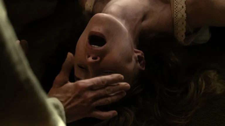 El tráiler de ‘Pendulum’ lleva a Joseph Gordon Levitt y Phoebe Dynevor a un aterrador viaje espiritual portada