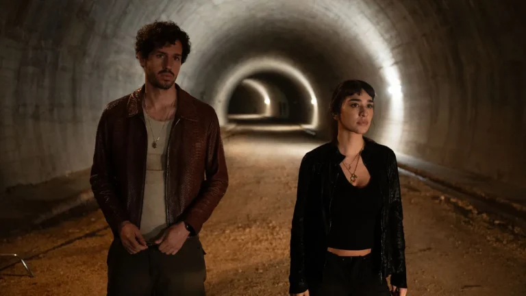 Los giros inesperados rescatan a Masterplan (2026) de ser otro atraco predecible portada alternativa