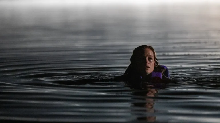 Primer avance de River: el perturbador slasher fluvial con Jane Levy y Jessica Rothe portada alternativa