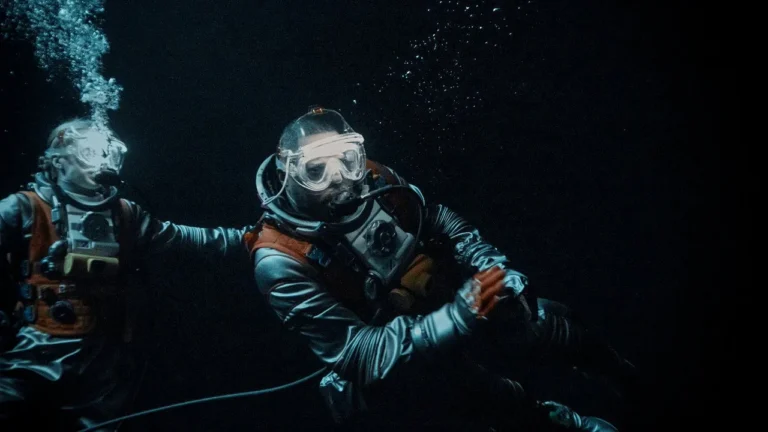 Sobrevivir. Cueste lo que cueste. Tráiler de 'Above the Below' portada alternativa