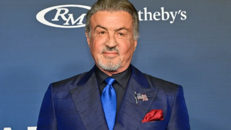 Sylvester Stallone dice que el papel de su hija en 'Tulsa King' es 'por supuesto' nepotismo: 'Obviamente les damos todas las ventajas' portada alternativa